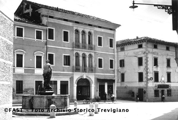 Vittorio Veneto, Piazza Luigi Borro